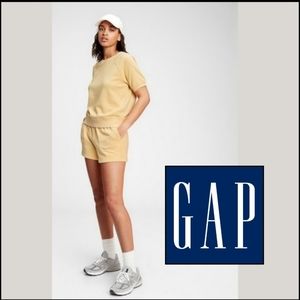 NEW 2 piece GAP VINTAGE RAGLAN CREWNECK SWEATSHIRT & MATCHING SOFT SHORTS OUTFIT